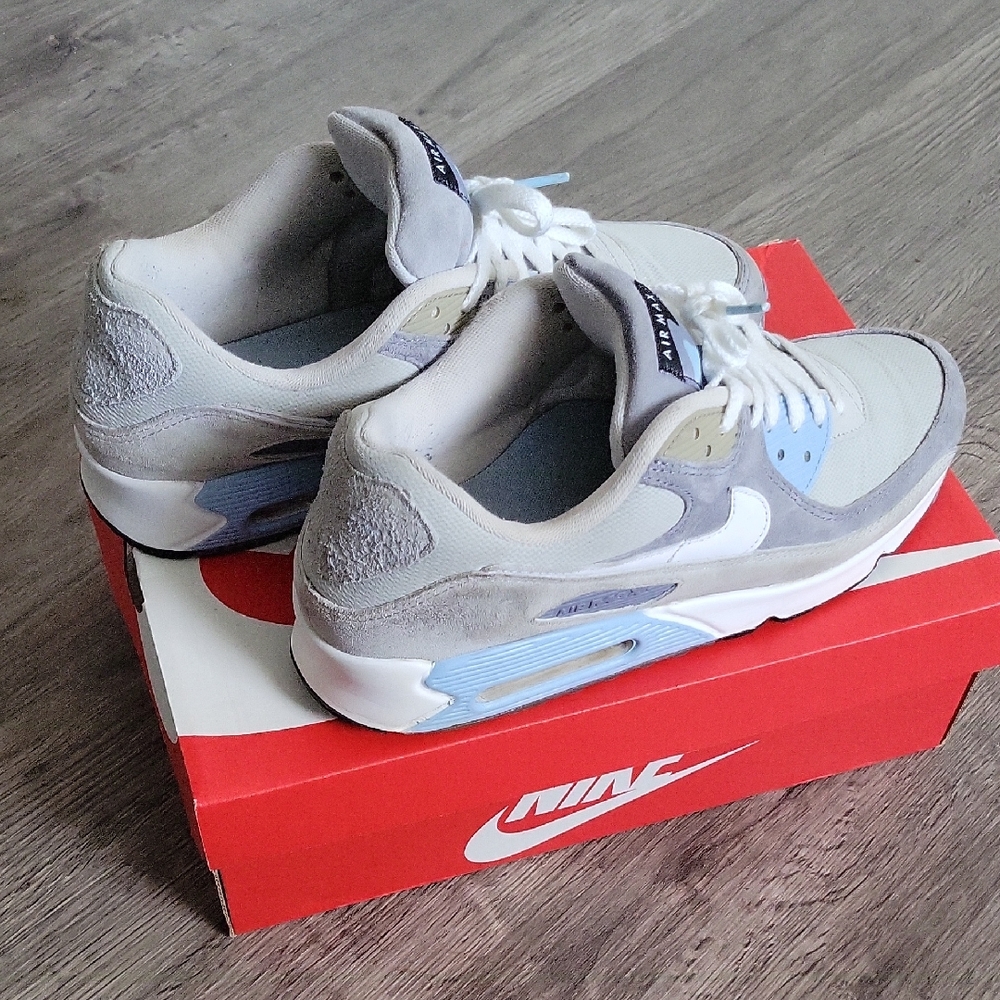 Nike Air Max 90 Sneakers in White and Light Blue Sz11 USED